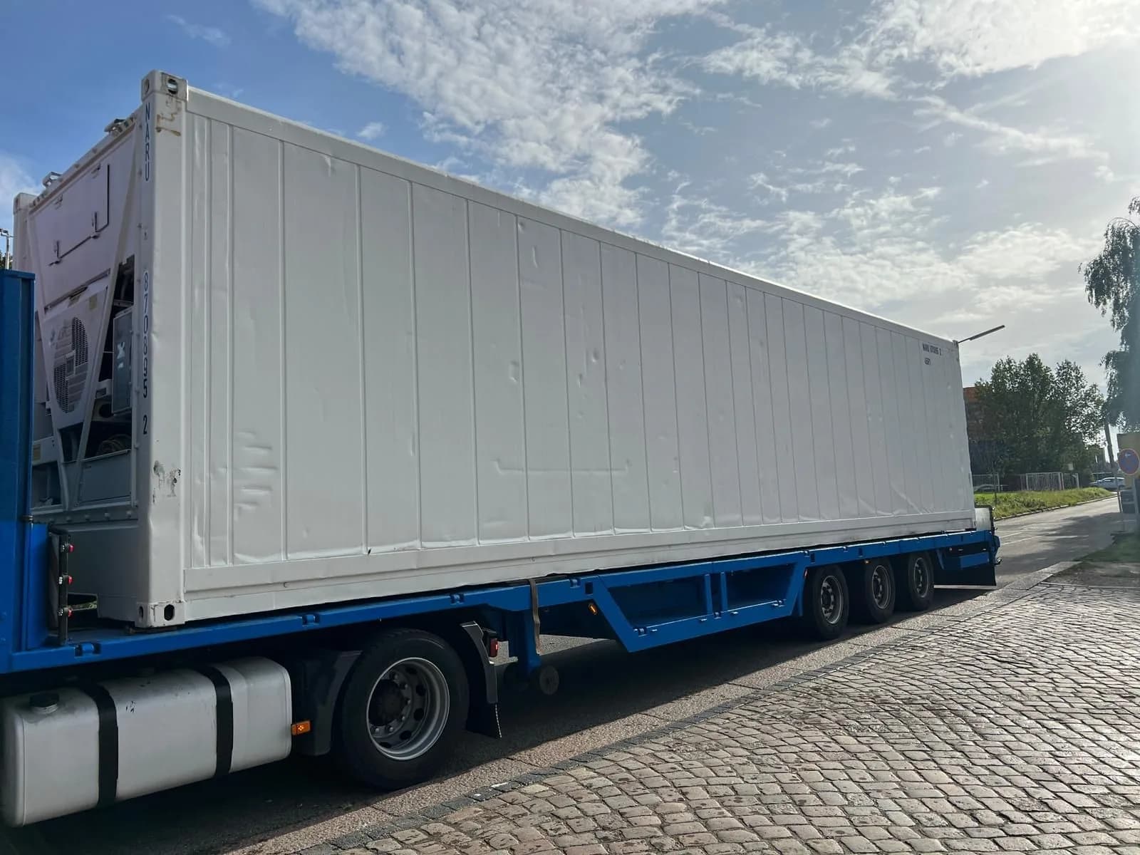 Container frigorific: detaliu - container pe semiremorcă pentru transport