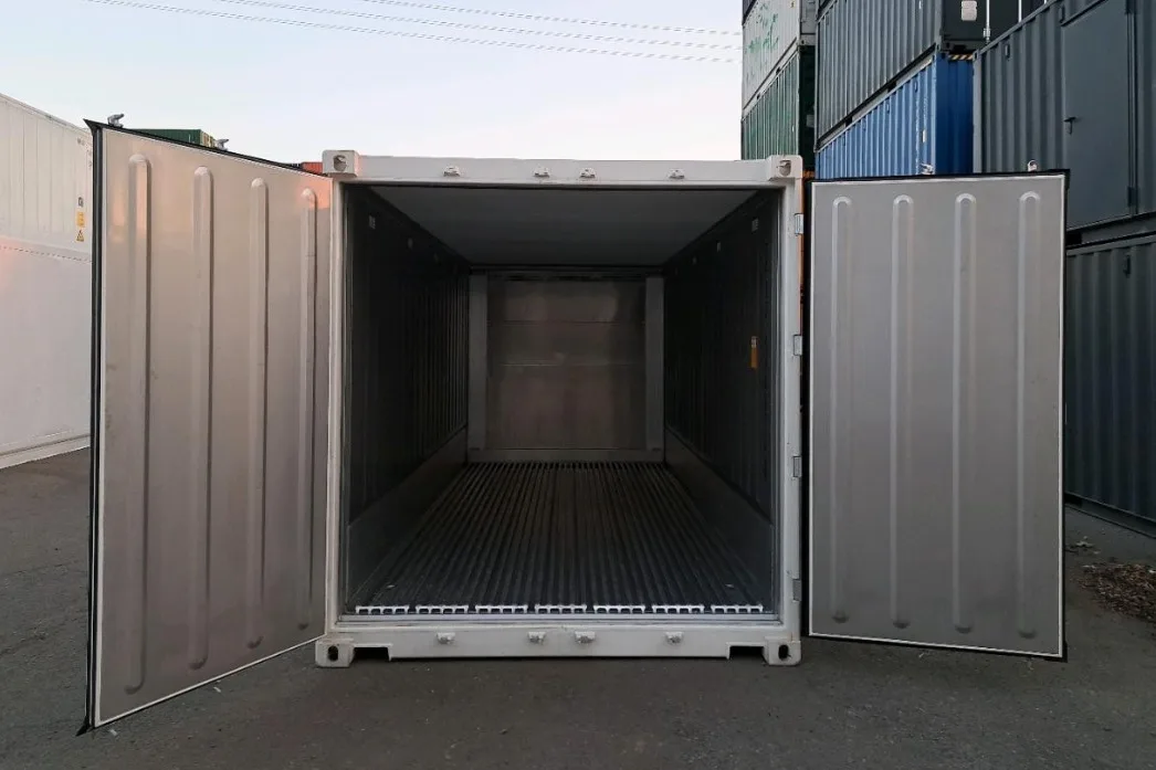Container frigorific: detaliu - interior lung curat