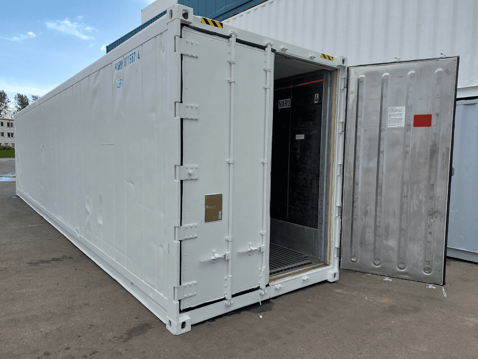 Container frigorific 12 m nou - uși deschise pentru inspecția interiorului